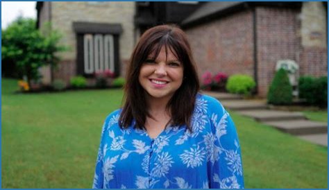 Fans Think Amy Duggar Is Hiding a Pregnancy With Baggy Clothes